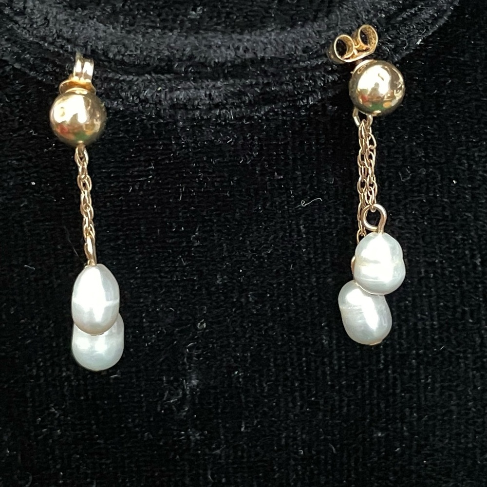 14K yellow gold pearl pre-owned dangle earrings.